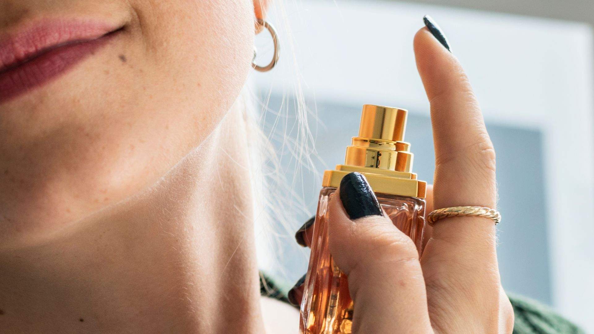 ทำความเข้าใจน้ำหอมกลิ่นต่างๆ ด้วย Fragrance Wheel พร้อมแนะนำ 5 แบรนด์น้ำหอมคลาสสิก